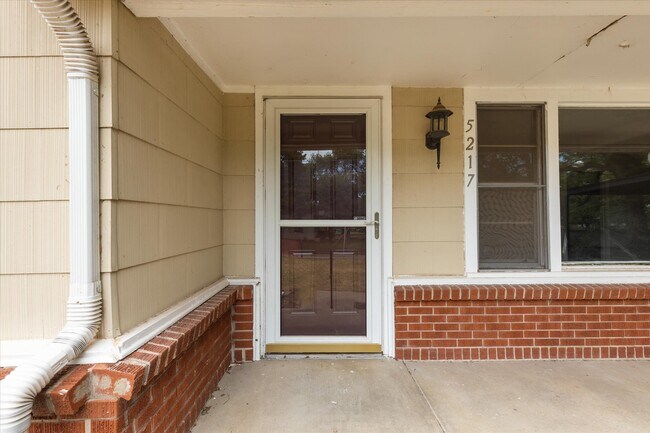 Building Photo - 5217 Deavers Ln