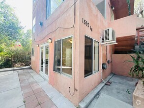 Building Photo - 1548 Lucretia Ave
