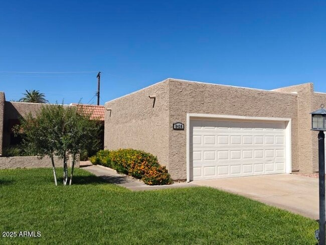 Building Photo - 8428 E Malcomb Dr