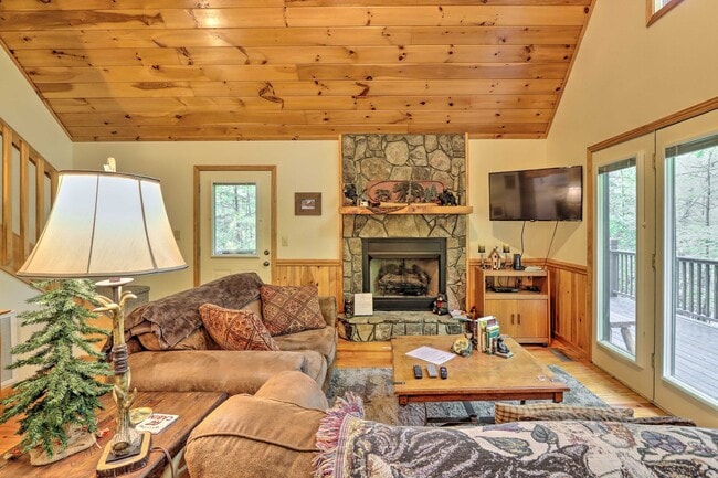 Building Photo - 100 Carvers View Trl