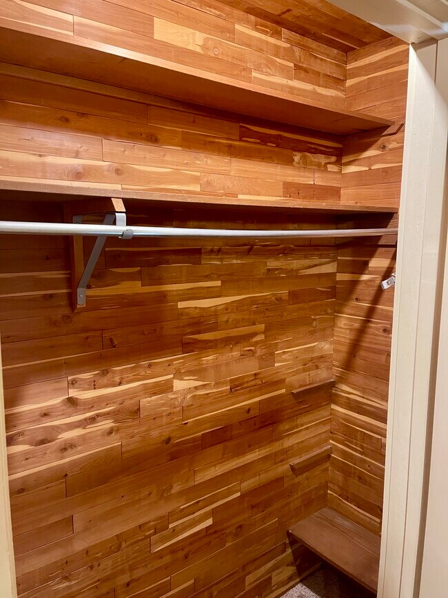 Building Photo - 1128 Clayton Dr