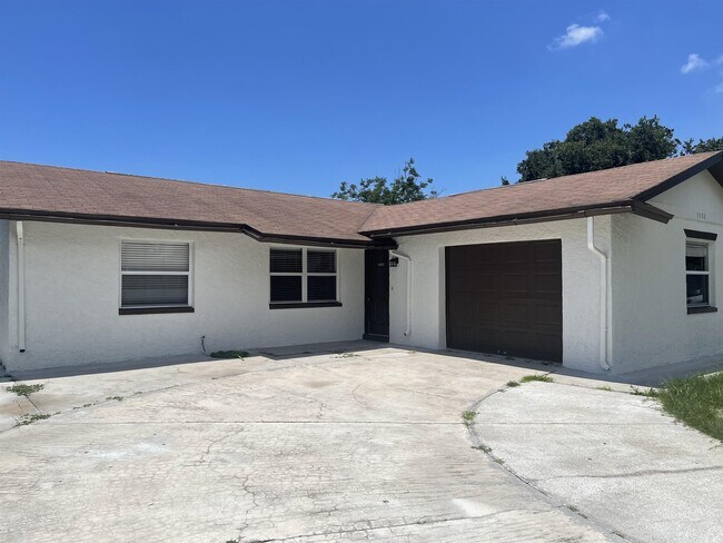 Building Photo - 1502 Fox Run Dr