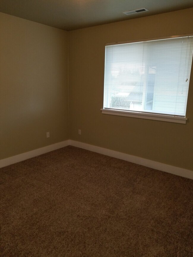 Foto del edificio - Make this house your home!