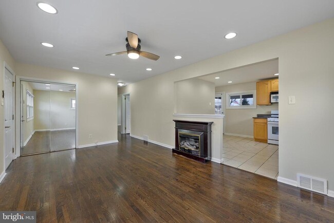 Building Photo - 244 Pomona Ave