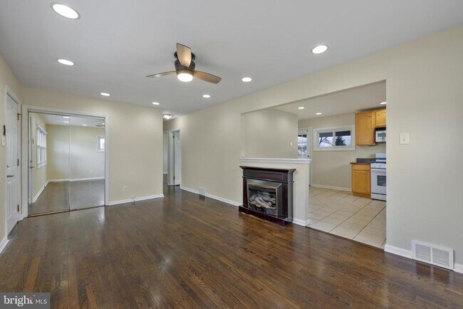 Foto del edificio - 244 Pomona Ave