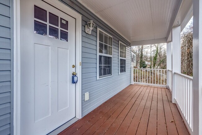 Foto del edificio - 3 Bedroom Duplex Minutes from UVA & Medical Center – $2,200/mo