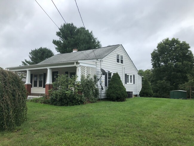 Building Photo - Christiansburg, 2 BR / 1 BA , Available 4/...