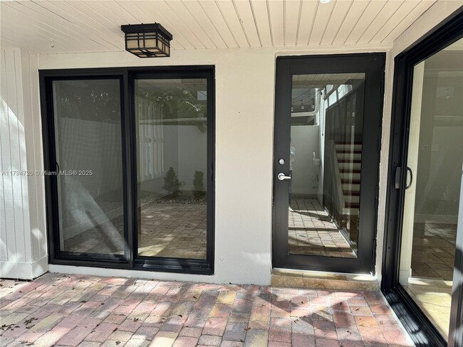 Foto del edificio - 4702 SW 67th Ave