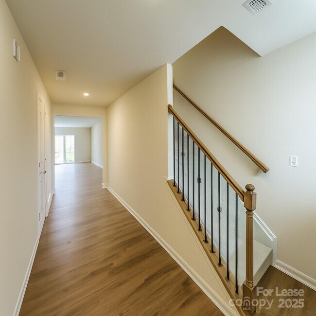 Foto del edificio - 140 Brentwood Dr