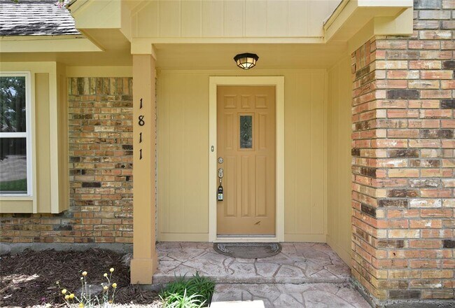 Foto del edificio - 1811 Laurel Oaks Dr