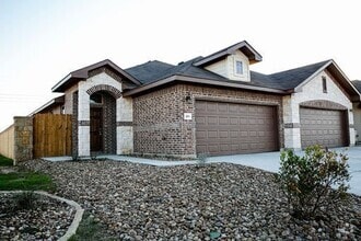 Building Photo - 205 Hidden Springs Dr