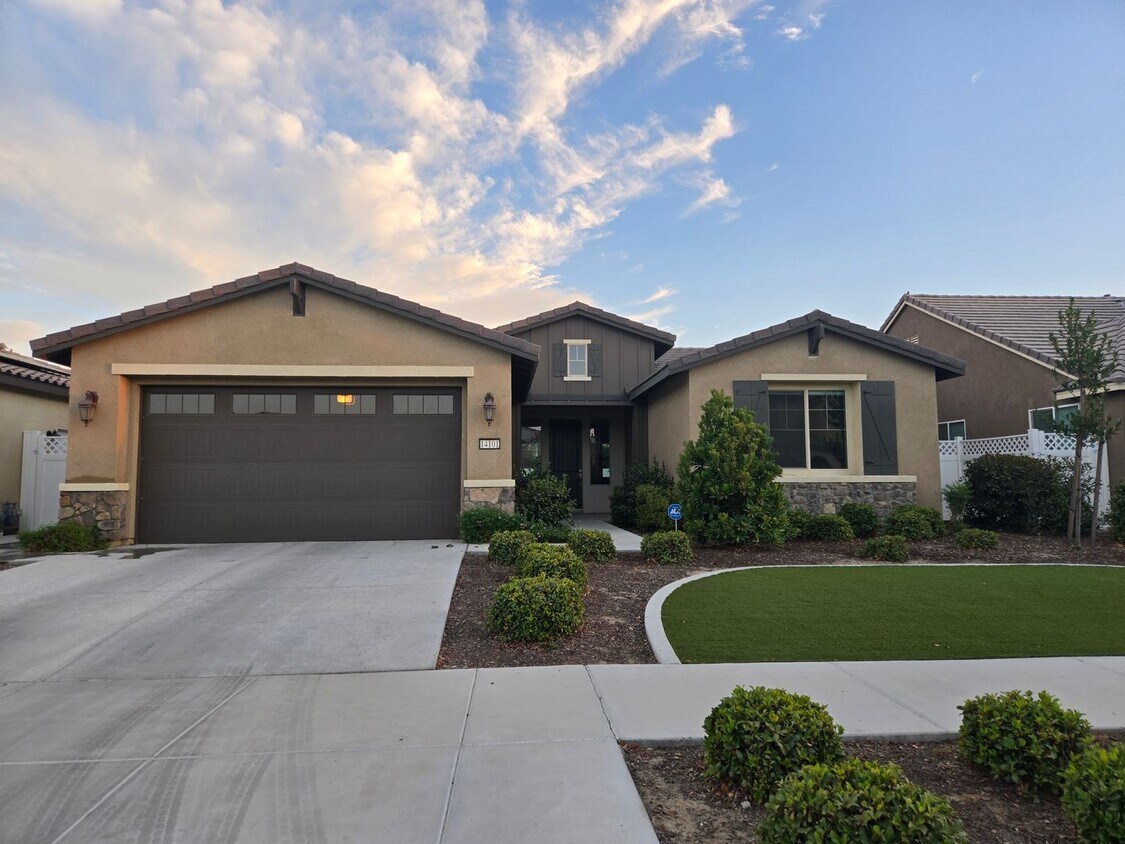 Foto principal - HIGHGATE 3 BED 2 BATH HOUSE RENTAL