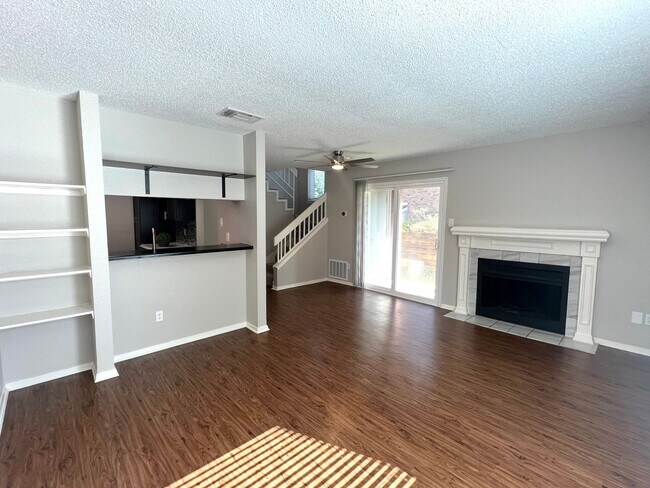 Foto del edificio - Two Stories 2 Bedroom 1.5 Bath Condo Home for rent near Domain,  Ground Floor with Balcony, Gated...