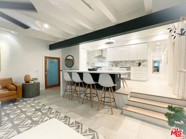 Foto del edificio - 3215 Ocean Front Walk