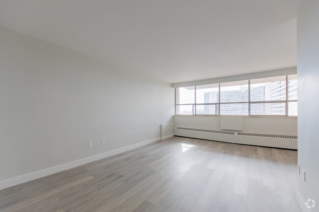 1BR, 1BA - 850SF - Living Room - Centennial Towers