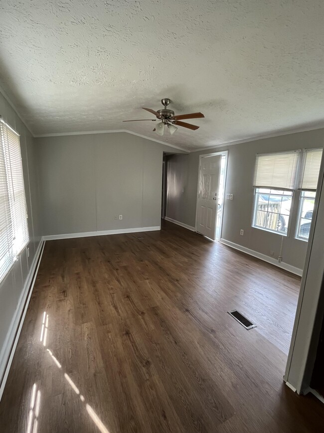 Building Photo - 143 Eaker Dr