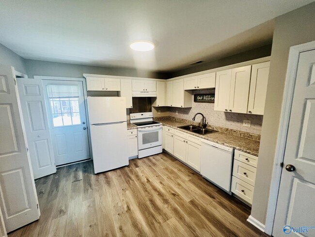 Foto del edificio - 1807 Graymont Ln SW