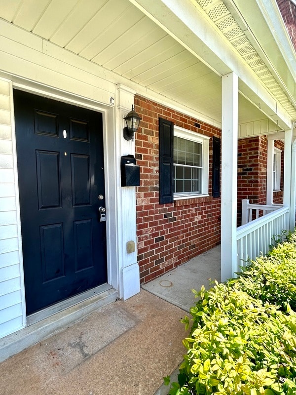 Foto del edificio - 1215 Green Oaks Ln