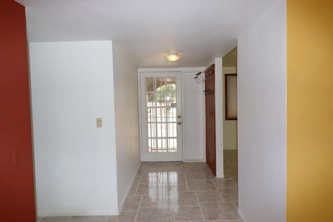 Building Photo - 909 S Desert Steppes Dr
