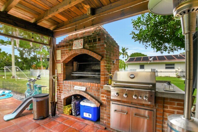 Foto del edificio - 3179 Hoylake Rd