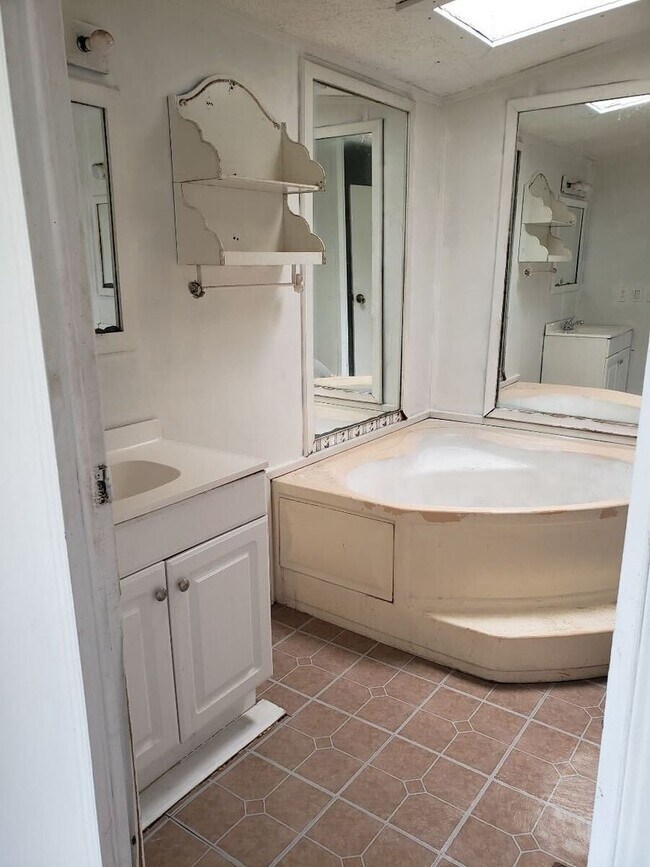 Foto del edificio - APPROVED SECTION 8 VOUCHERS ONLY! Rent thi...