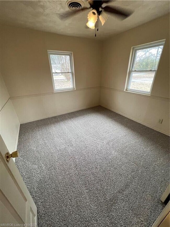 Building Photo - 2100 Magnolia Bend