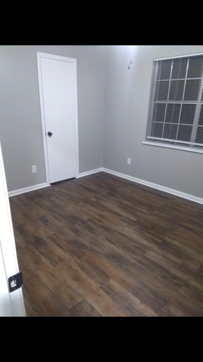 Foto del edificio - 2206 Poplar St