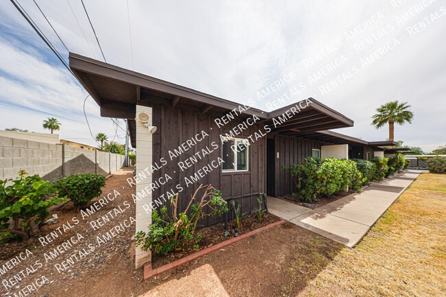 Building Photo - 1450 E Bethany Home Rd