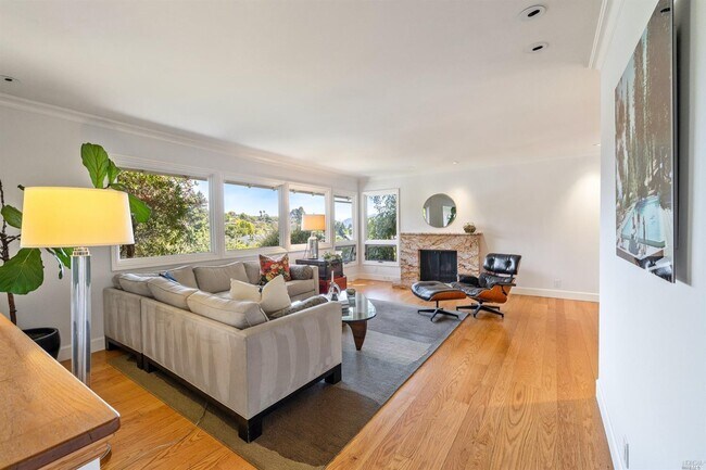 Foto del edificio - 106 Howard Dr