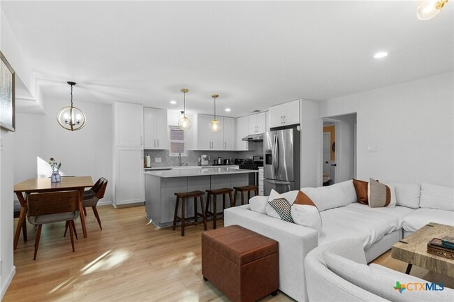 Building Photo - 600 Splitrock