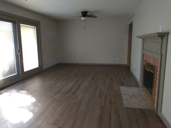 Building Photo - 3515 Chancellor Dr