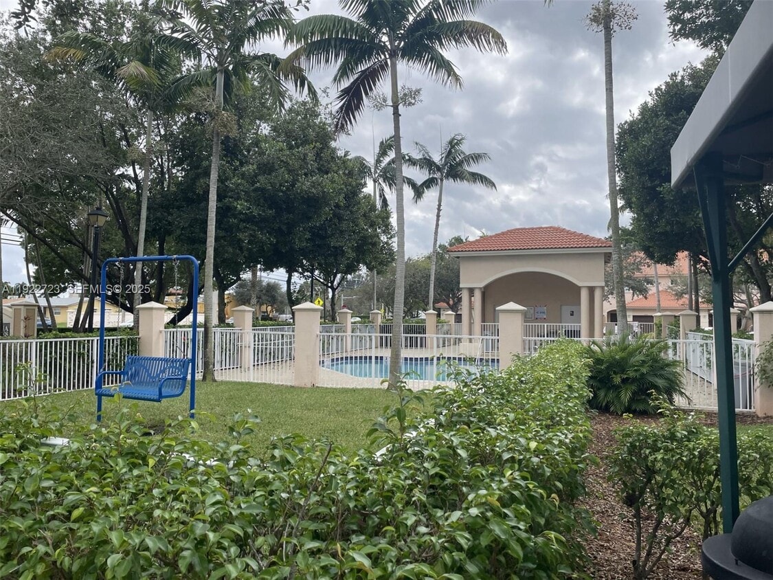 Foto principal - 8831 S Isles Cir