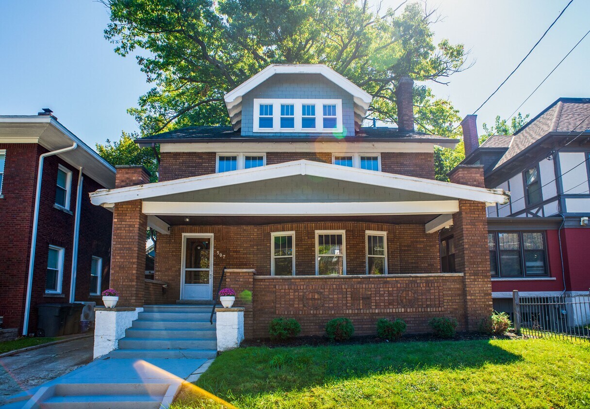 Primary Photo - 507 W 7th St