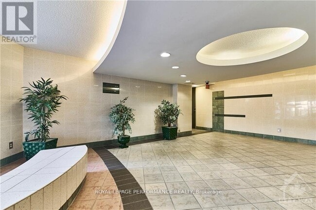 Building Photo - 2020-2020 Jasmine Crescent