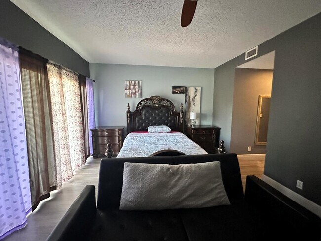 Building Photo - 12737 Westhampton Cir