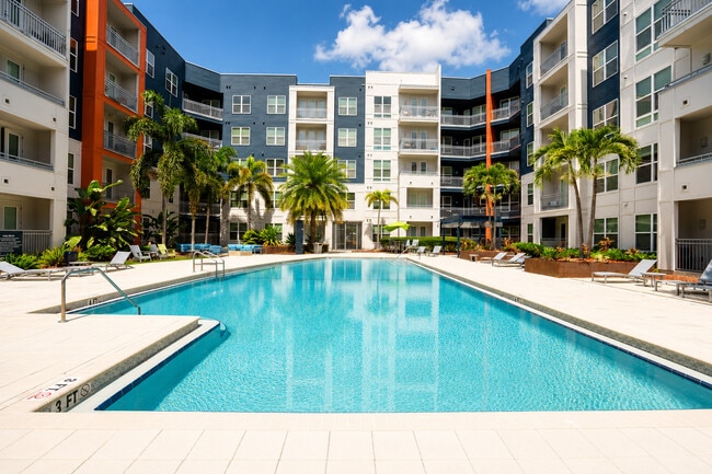 Building Photo - The Hadley at Hyde Park