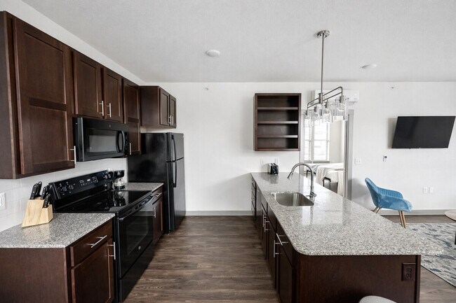 Building Photo - 501 Main St