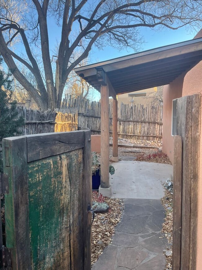 Building Photo - 950 Santander Lane *LEASE PENDING*
