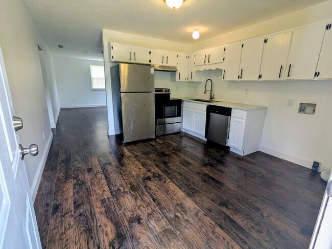Foto del edificio - 2801 Reynolds Dr
