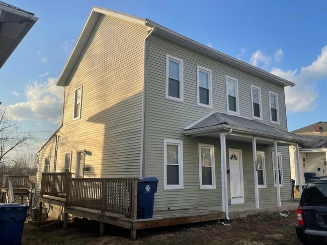 Building Photo - 225 N 6th St