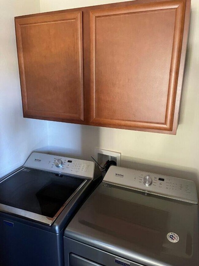 Foto del edificio - cute 2 bed 1 bath, fenced yard, small pet ok with deposit.