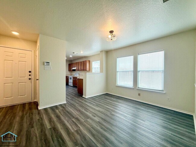 Foto del edificio - Beautifully Updated 2-Story 3-Bedroom, 2.5-Bathroom Gem Nestled in the Heart of San Antonio!