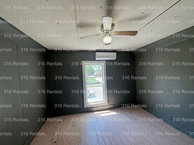 Building Photo - $795 - 2 bed 1 bath - Single Family Home