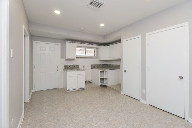 Building Photo - 6524 E Arbor Ave