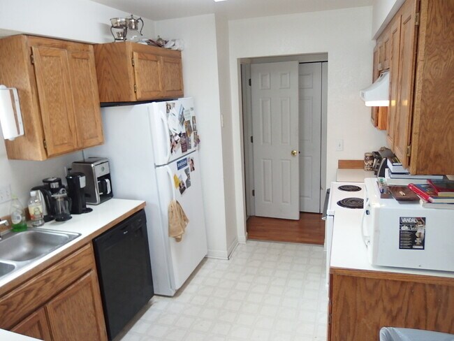 Foto del edificio - 4 Bedroom Condo on Northwood Drive