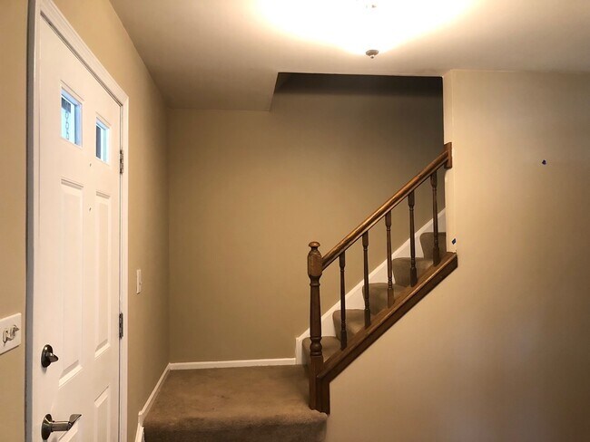Building Photo - 216 Briarheath Ln