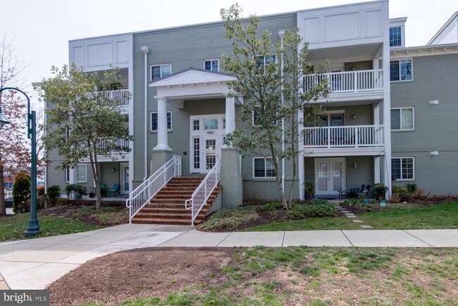 Building Photo - 4061 S Four Mile Run Dr