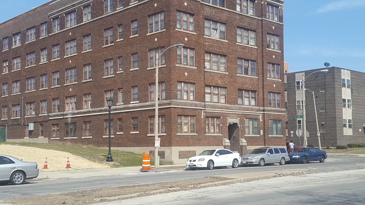 55 UNIT/COMPLETE QUIET BUILDING - 2904 W Wisconsin Ave