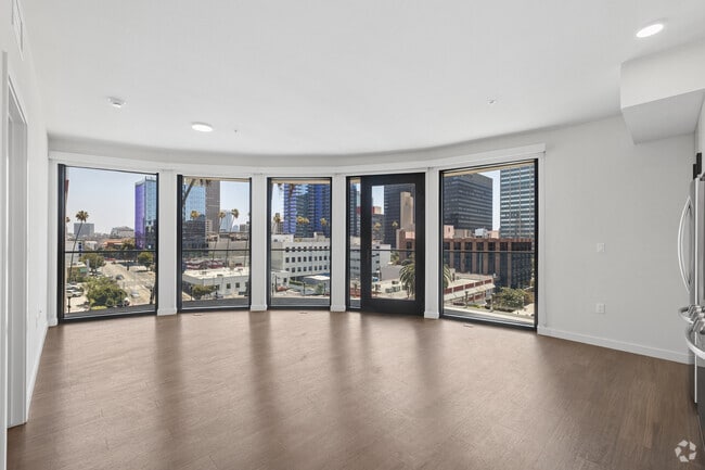 2BR, 2BA - 1,058SF - Living Room - Maru Apartments