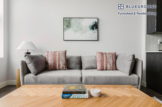 Building Photo - 1000 S Clark St